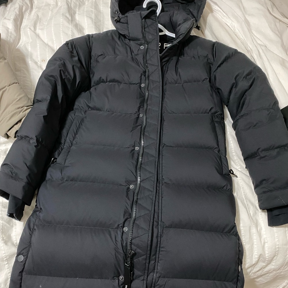 Selling Aritzia long super puff in matte black. Size 3xs. Almost new